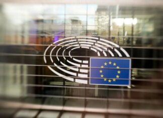 Європарламент розглядає прискорення відмови від російських нафти та газу — Bloomberg