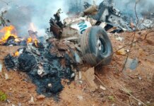 Самолет с 12 людьми разбился по дороге в популярный среди туристов заповедник в Кении