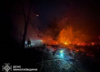 Четыре пожара за сутки: в Николаевской области спасатели спасли человека и потушили огонь в магазинах