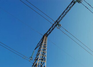 Нові атаки рф на енергетику і негода залишили без світла частину жителів у трьох областях, графіки цілодобово по всій Україні — Міненерго