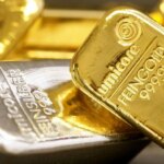 Золото подешевшало на понад 1% через зміцнення долара та очікування даних із США