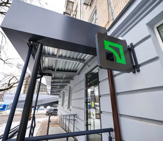 ПриватБанк заявив, що не отримав стягнуті судом з Коломойського і Боголюбова $3 млрд: готується до примусового виконання