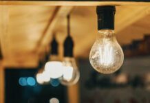 В среднем 9 часов без света: какой график отключений будет завтра в Николаевской области.