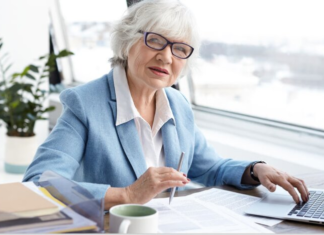 Пенсия может вырасти вдвое: украинцам объяснил, выгодно ли работать после 60