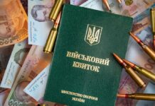 У Порошенко и в СН хотят запретить некоторым забронированным выезд из Украины