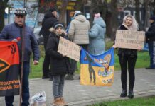 В Николаеве более 150 человек присоединились к акции «Не молчи. Плен убивает!», — ФОТО