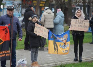 В Николаеве более 150 человек присоединились к акции «Не молчи. Плен убивает!», — ФОТО