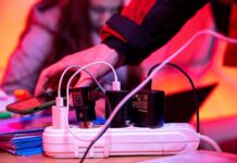 Техника может «сгореть»: как уберечься от скачков напряжения во время отключений света