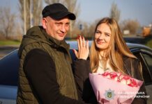 Романтическая спецоперация: в Николаевской области защитник-полицейский признался своей девушке, — ФОТО, ВИДЕО