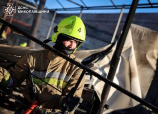 Пожар на территории транспортной фирмы в Николаеве: горела покрасочная камера, — ФОТО