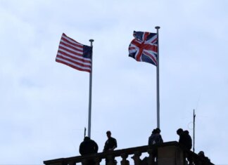 США заморозили технологічну угоду з Британією на $40 млрд