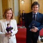 Туфли из кожи питона, iPad Зеленского и мешок риса: Мелони выставила на аукцион государственные подарки