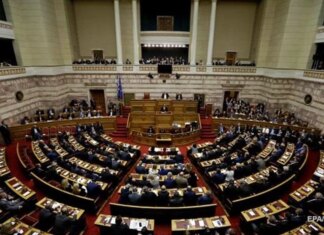 Франція переходить на тимчасове фінансування: Макрон підписав спеціальний закон про бюджет