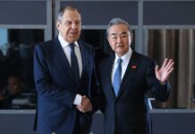 Перед встречей Уиткоффа с Путиным в Москву приехал топ-дипломат из Китая