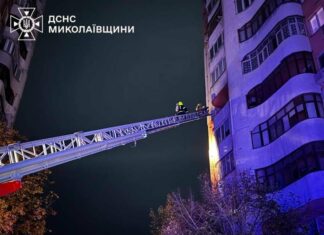 Шесть пожаров в сутки: в Николаеве: спасатели эвакуировали жителей из-за сильного задымления