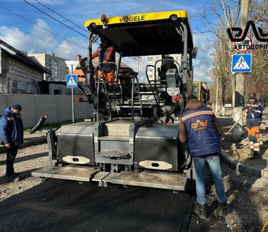 Николаевские коммунальщики получили передовую технику для ремонта дорог благодаря международной поддержке