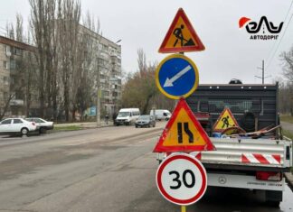 В Николаеве перекрыли часть дороги из-за аварийного ремонта ливневой канализации