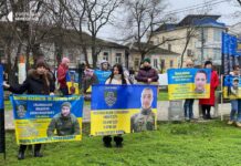 «Мы не сдаемся»: в Николаеве состоялась акция-напоминание о пропавших и пленных, — ФОТО