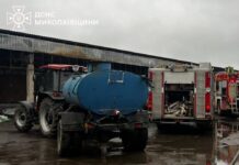 В Николаевской области огонь охватил склад магазина площадью 200 квадратов, – ФОТО