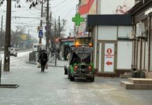 Николаев борется с гололедицей: дороги и тротуары возделывают круглосуточно, — ФОТО