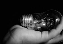 Завтра по всій Україні вимикають світло: що кажуть в Укренерго