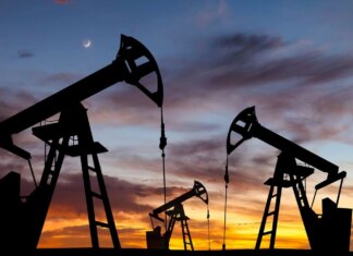 Виробництво нафти в рф різко впало в грудні через санкції США та атаки України — Bloomberg