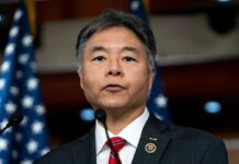 "Вы присягали Конституции, а не Трампу": конгрессмен призвал военных США не выполнять приказ о вторжении в Гренландию