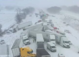 Более 100 автомобилей столкнулись на трассе в Мичигане из-за мощного снегопада: есть раненые