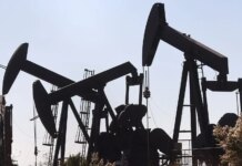 Нафтовий ринок завмер, ціни стабільні: слабкий долар стримує тиск від надлишку пропозиції