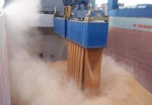 Українським морським коридором перевезено 100 мільйонів тонн зерна — Кулеба