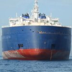 Первый танкер ледового класса российского производства приближается к подсанкционному заводу Arctic LNG 2