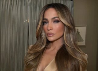 Дженнифер Лопес ошеломила внешним видом: артистка показалась без макияжа