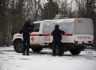 На кладбище в Николаеве обнаружили кассетный боеприпас: саперы ГСЧС обезвредили угрозу, — ФОТО