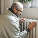 За холод в квартирах заплатят жильцы: эксперт вскрыл механизм обмана коммунальщиков