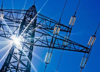 Свет с ограничениями: что происходит с энергосистемой Украины после обстрелов