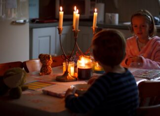 Отключение света в большинстве областей: «Укрэнерго» показало графики на 5 января