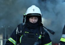 Россияне второй раз за ночь атаковали Запорожье: в городе повреждены частные дома (фото)