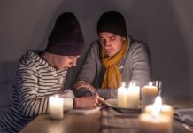 Свет будут отключать по всей Украине: в «Укрэнерго» определились с графиками на 12 января