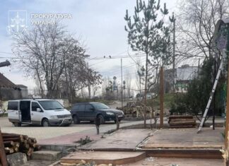 Берег вернули общине: в Николаеве демонтировали незаконное кафе у лимана, — ФОТО