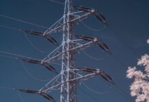 Атаки рф та негода залишили без світла частину жителів у 7 областях, ситуація в Одесі на ранок залишалася складною