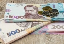 Чому сотням тисяч пенсіонерів призупинили виплати та як їх відновити