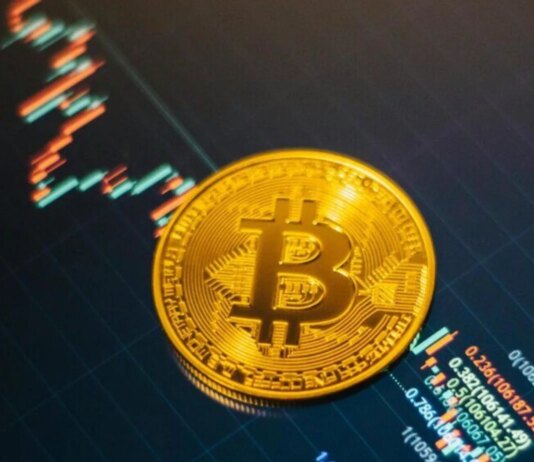 Біткоїн обвалився нижче $70 000, нівелювавши зростання з моменту перемоги Трампа