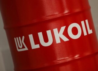 российский международный бизнес стремительно деградирует: "лукойл" продает все зарубежные активы