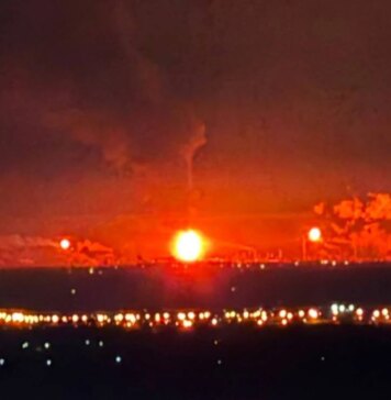 Массированная атака БПЛА на волгоградскую область: пожар на заводе и повреждения домов