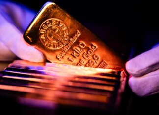 Золото закріпилося вище 5000 доларів на тлі очікувань зниження ставок ФРС