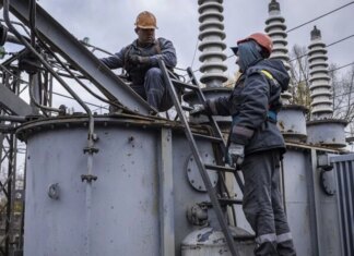 В усіх регіонах України 16 лютого діятимуть графіки погодинних відключень світла