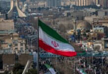 Иран начал военные учения в Ормузском проливе на фоне напряженности с США — СМИ