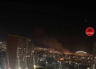 В российском Краснодаре слышны взрывы, аэропорт приостановил работу