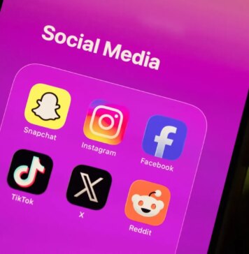 Партия Мерца в Германии планирует ограничить доступ к соцсетям для подростков