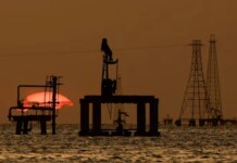 Світові ціни на нафту знижуються через глобальні мита Трампа